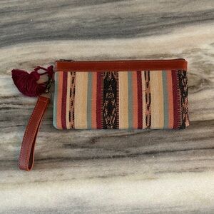 NENA & CO Everything clutch -sandstone multi NWOT